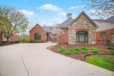 5496 Pinnacle Ct, Pittsfield, MI 48108