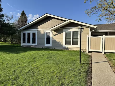 39613 Village Wood Ln, Novi, MI 48375