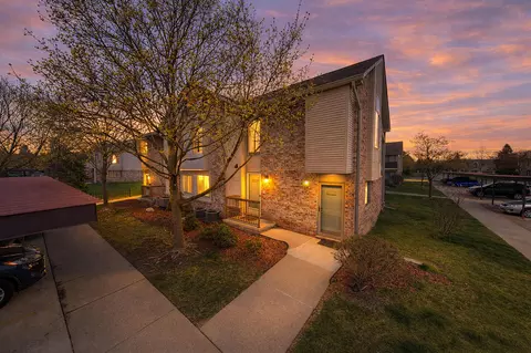 42779 Lilley Pointe Dr, Canton, MI 48187