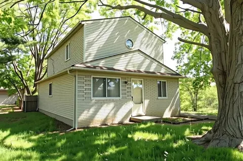 20661 Macel St, Roseville, MI 48066