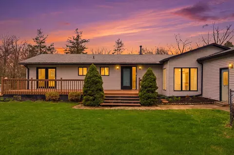 9095 Huron River Dr, Green Oak, MI 48116