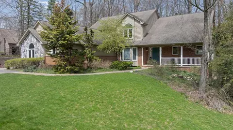 5990 Lynne Hollow Dr, Commerce, MI 48382