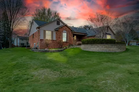 631 Heritage Ln, Rochester Hills, MI 48309