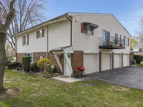 35768 Union Lake Rd, Harrison, MI 48045