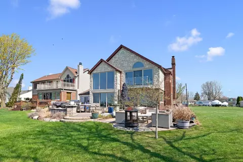 8115 Colony Dr, Clay, MI 48001