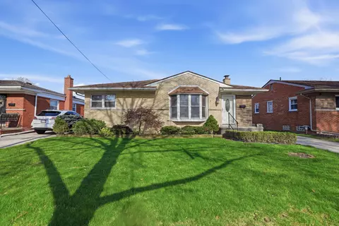 24808 Cubberness St, Saint Clair Shores, MI 48080
