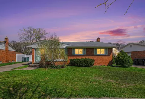 31618 Haldane St, Livonia, MI 48152