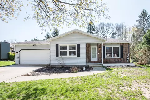 308 Oak Tree Dr, Clinton, MI 49236
