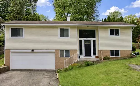 225 Valley Dr, Ypsilanti, MI 48197