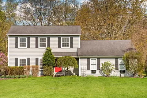 5615 Pebble Ridge Ct, Pittsfield, MI 48108