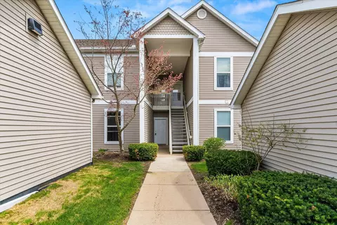 1491 Fox Pointe Cir, Pittsfield, MI 48108