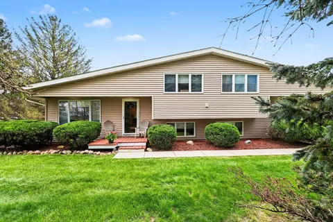 17797 W Pleasant Lake Rd, Sharon, MI 48158