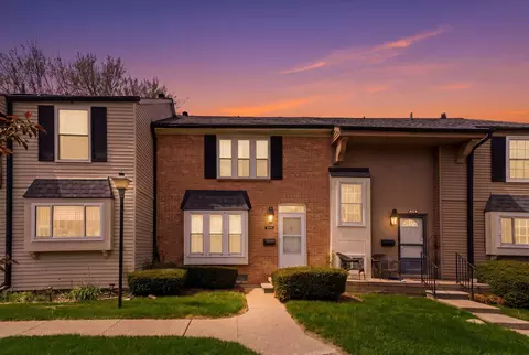 3273 Bolgos Cir, Ann Arbor, MI 48105