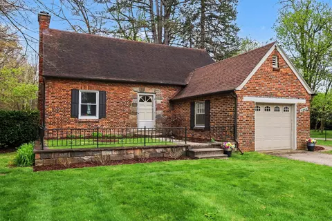9840 Hyne Rd, Brighton, MI 48114