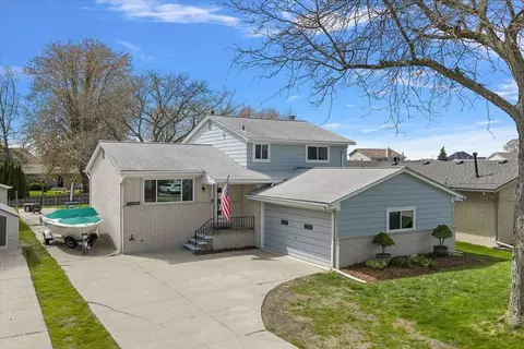 38909 Lakeshore Dr, Harrison, MI 48045