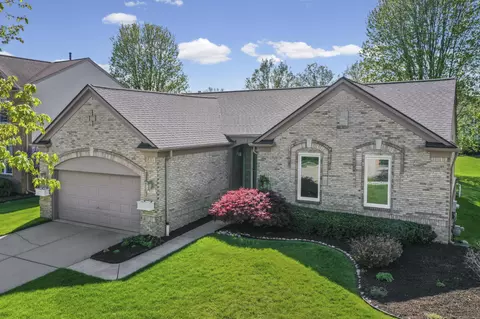 821 Huntington Dr, South Lyon, MI 48178