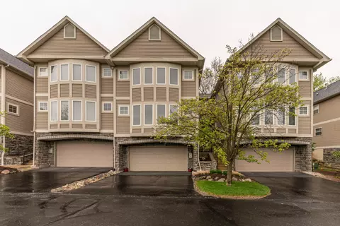 215 Old Creek Dr, Saline, MI 48176