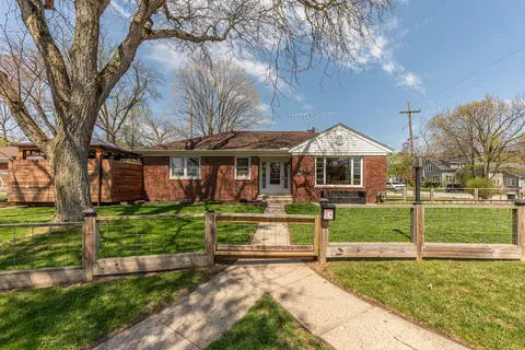 200 W Mckay St, Saline, MI 48176