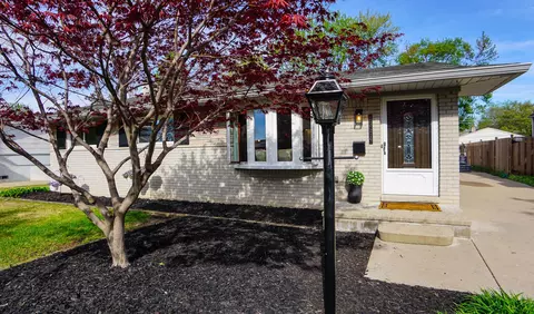 8364 Holly Dr, Canton, MI 48187
