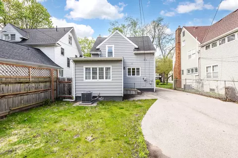 Exterior - 1425 E Park Pl, Ann Arbor, MI 48104 photo 5 of 6
