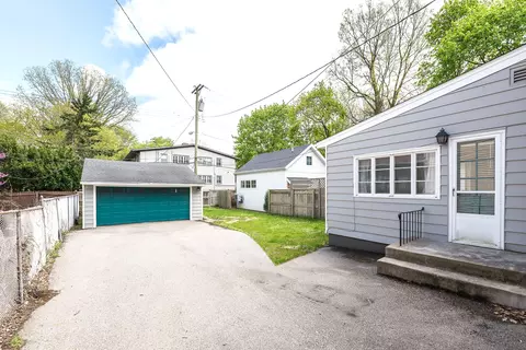 Exterior - 1425 E Park Pl, Ann Arbor, MI 48104 photo 4 of 6