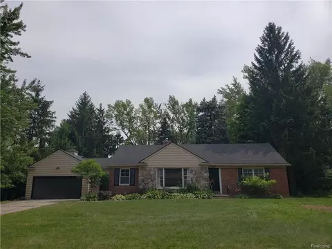 805 S Pemberton Rd, Bloomfield Township, MI 48302