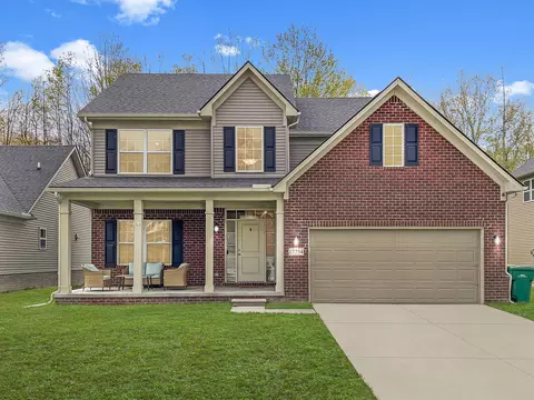 17754 Woodstock Ct, Brownstown, MI 48174