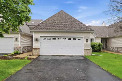 61015 Evergreen Ct, South Lyon, MI 48178