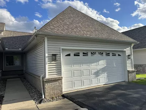 61015 Evergreen Ct, South Lyon, MI 48178