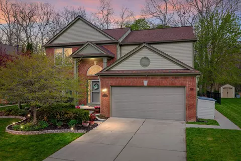 7641 Turrillium Ln, Waterford, MI 48327