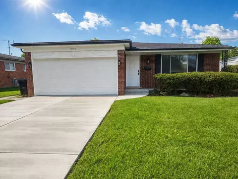 13070 Picadilly Dr, Sterling Heights, MI 48312