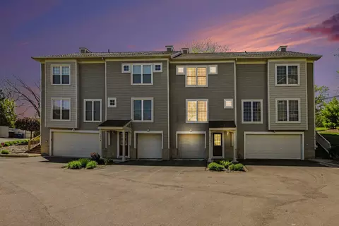 1032 Bluestem Ln, Ann Arbor, MI 48103