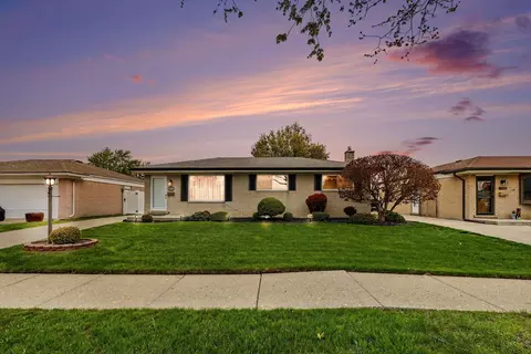 15569 Alsip St, Roseville, MI 48066