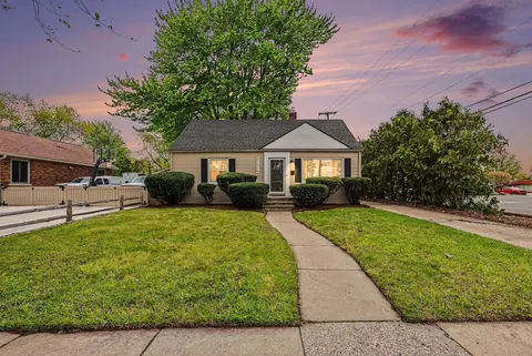 21516 Madison St, Saint Clair Shores, MI 48081