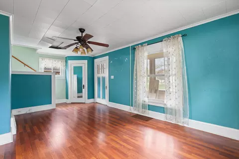 Living - 1002 S West Ave, Jackson, MI 49203 photo 1 of 4