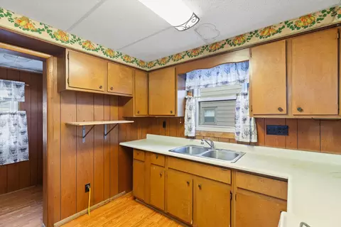 Kitchen - 1002 S West Ave, Jackson, MI 49203 photo 2 of 5