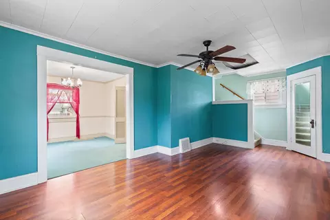 Living - 1002 S West Ave, Jackson, MI 49203 photo 4 of 4