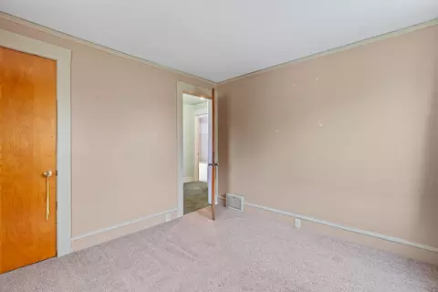 Bedroom - 1002 S West Ave, Jackson, MI 49203 photo 4 of 6