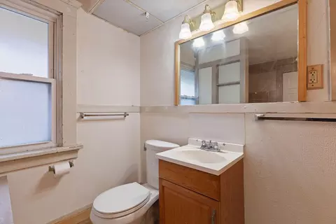 Bath - 1002 S West Ave, Jackson, MI 49203 photo 2 of 3
