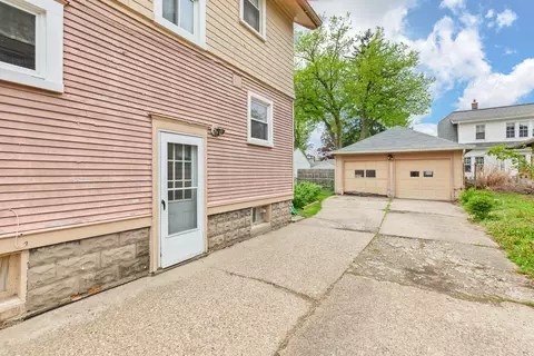Exterior - 1002 S West Ave, Jackson, MI 49203 photo 8 of 9