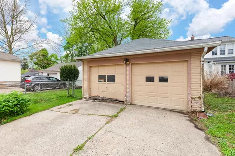 Exterior - 1002 S West Ave, Jackson, MI 49203 photo 2 of 9