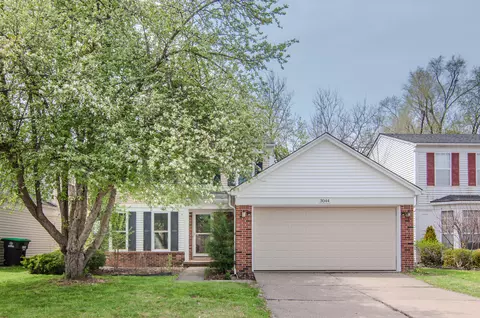 3044 Turnberry Ln, Ann Arbor, MI 48108