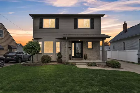 917 9th St, Wyandotte, MI 48192