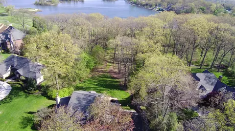 4619 Oak Pointe Dr, Genoa, MI 48116
