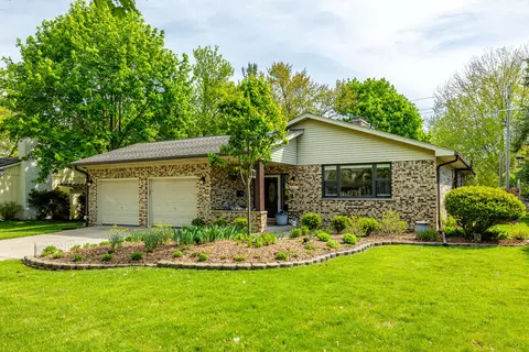 454 Mills Rd, Saline, MI 48176