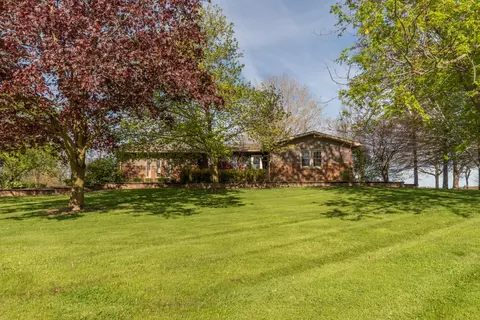 9870 James Dr, Saline, MI 48176