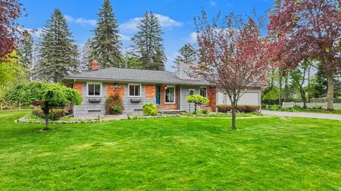 2088 Crestline Cir, Burton, MI 48509