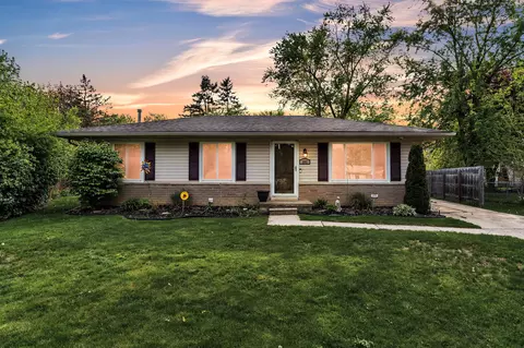 386 Charterhouse Ct, Canton, MI 48188