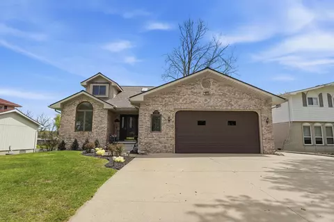 3750 Loch Dr, Highland, MI 48357