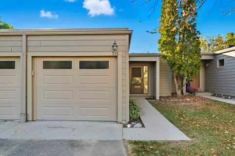 715 Skynob Dr, Ann Arbor, MI 48105